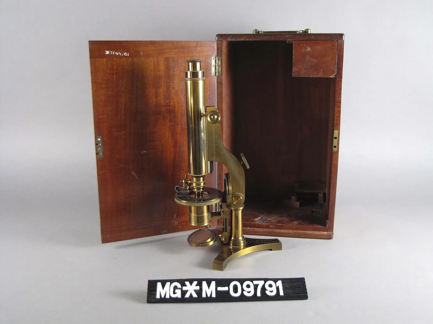Microscope