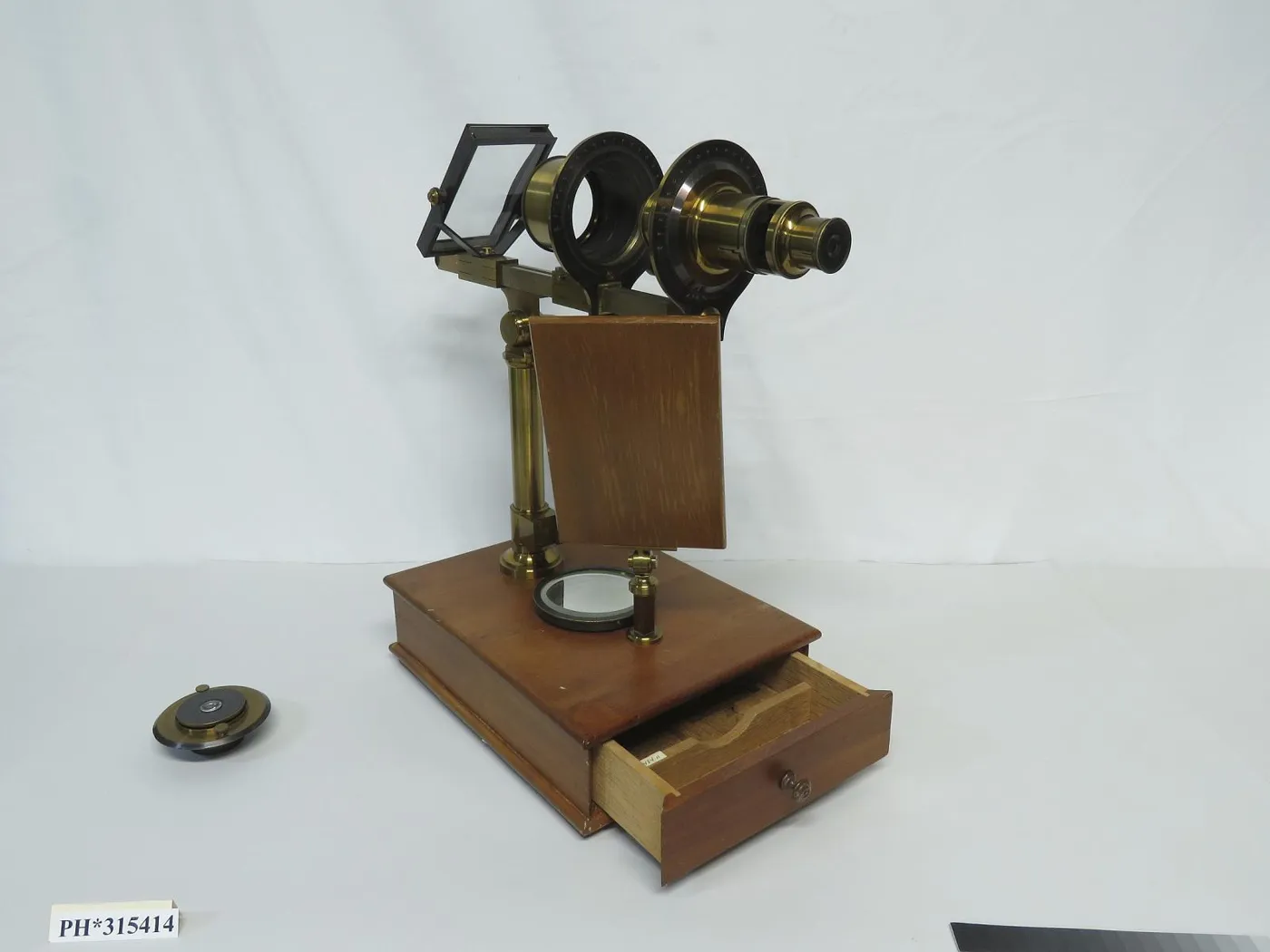 Projection Polariscope