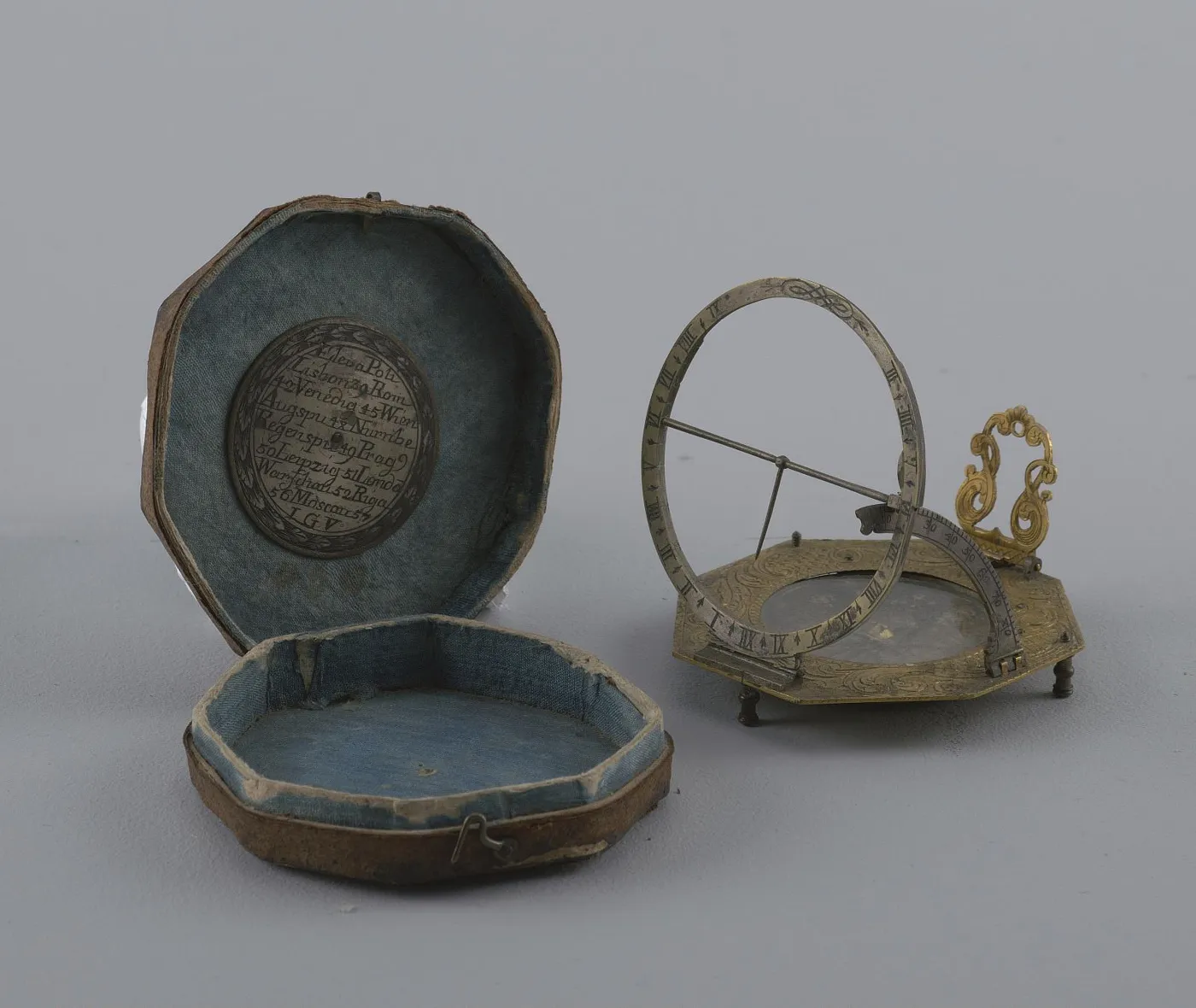 Traveling sundial and compass